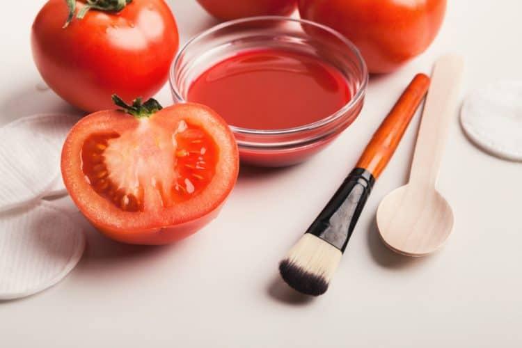 Ngỡ ngàng khi biết 7 tác dụng của cà chua với da mặt