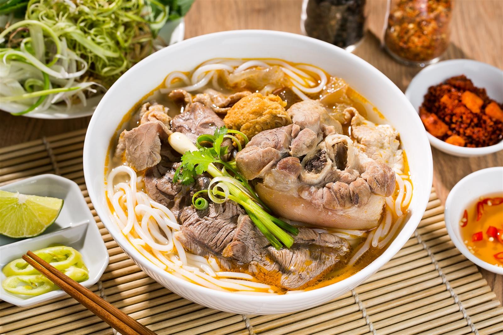 Bún bò Huế có những gì? Nguyên liệu đầy đủ để nấu bún bò Huế?