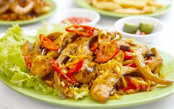 Học ngay món cá chép giòn chiên sả ớt lạ miệng