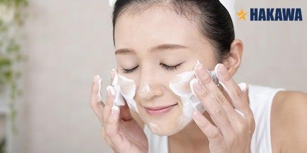 Cách massage mặt khi rửa mặt bằng tay giúp TRỊ MỤN hiệu quả