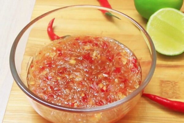 Hướng dẫn cách làm nước chấm bánh cuốn siêu ngon, thơm nứt mũi 10 / 2023