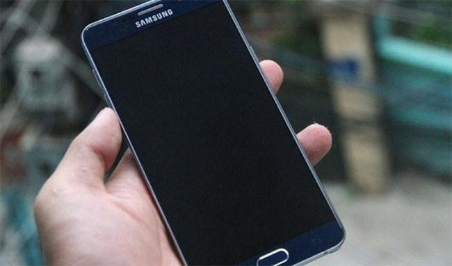 Nguyên nhân và 6 cách sửa điện thoại Samsung bị đen màn hình