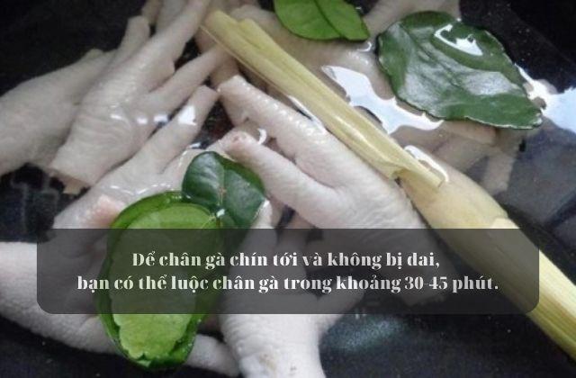 Luộc chân gà bao nhiêu phút? 7+Tips luộc giòn, không hôi