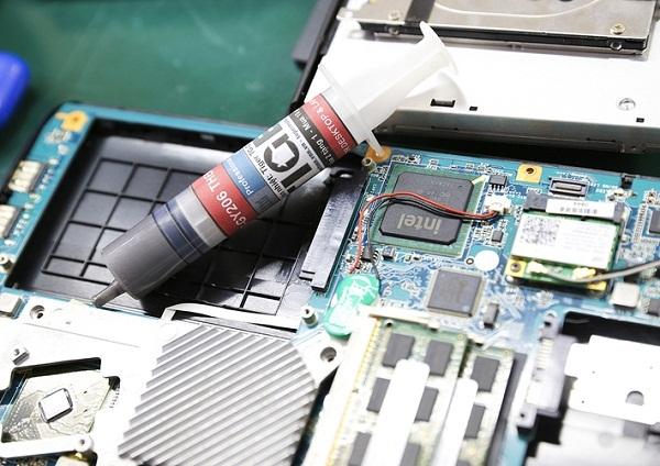 Vệ sinh laptop hết bao nhiêu tiền một lần?