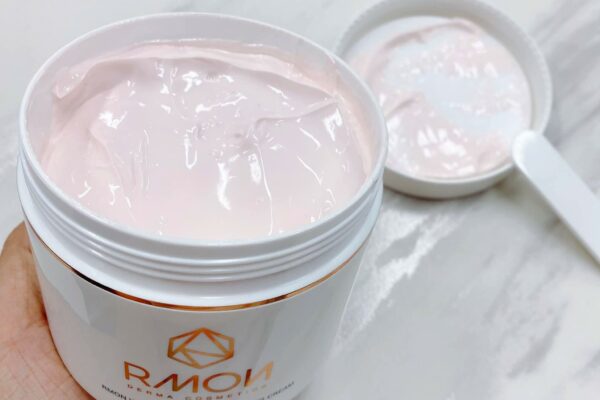 [ĐÃ DÙNG] Review kem body Rmon: giá Rẻ, liệu có Ngon! Nghi vấn KEM TRỘN?