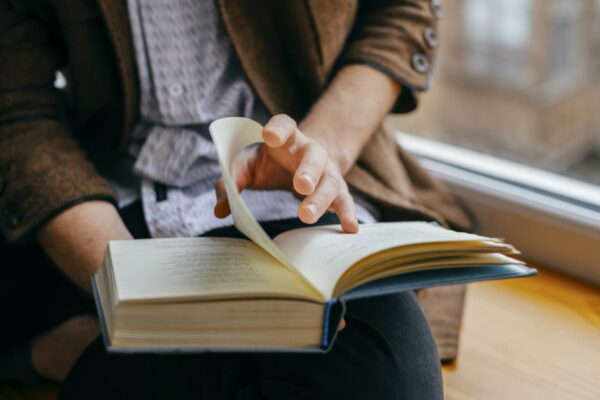 Tốc độ đọc trung bình là gì? Cách luyện tốc độ đọc nhanh trong công việc