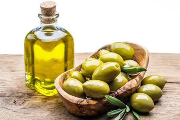 Khám phá 10 cách trị mụn bằng dầu ô liu dễ thực hiện