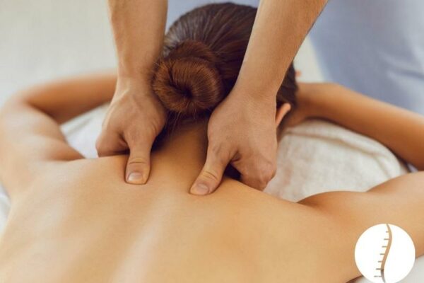7 bước đấm lưng thư giãn giúp giảm đau hiệu quả, dễ thực hiện