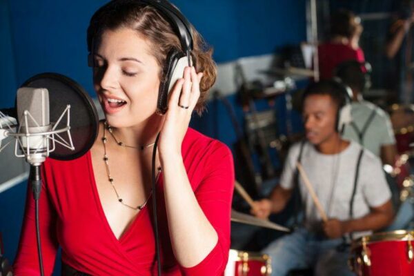 10 Cách luyện giọng hát trong trẻo “đốn tim” người nghe