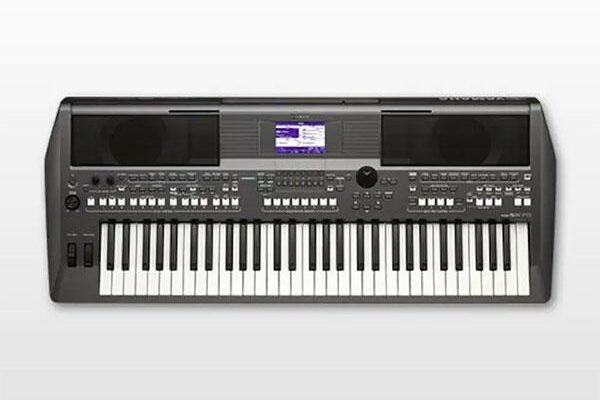 Yamaha PSR S670