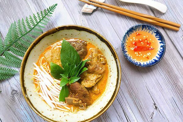 Trưa nay ăn gì: bún cà ri vịt, món ngon dân dã trưa hè