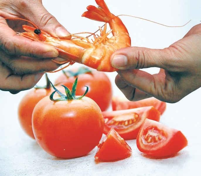 Thực hư nấu tôm với cà chua thành thạch tín hại cơ thể