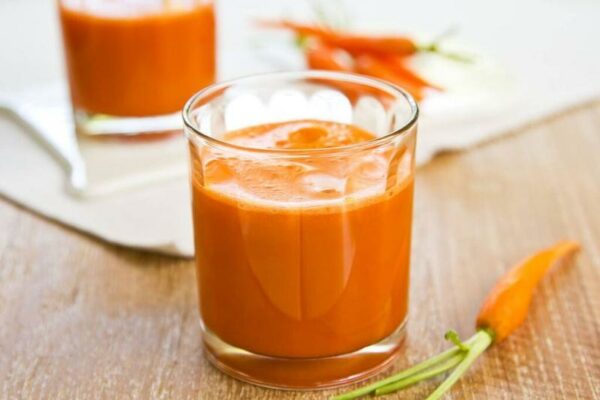 Xăm môi uống nước ép cà rốt được không? Sau khi xăm môi thì nên kiêng ăn gì?